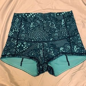 Lululemons only worn a few times. Great condition.